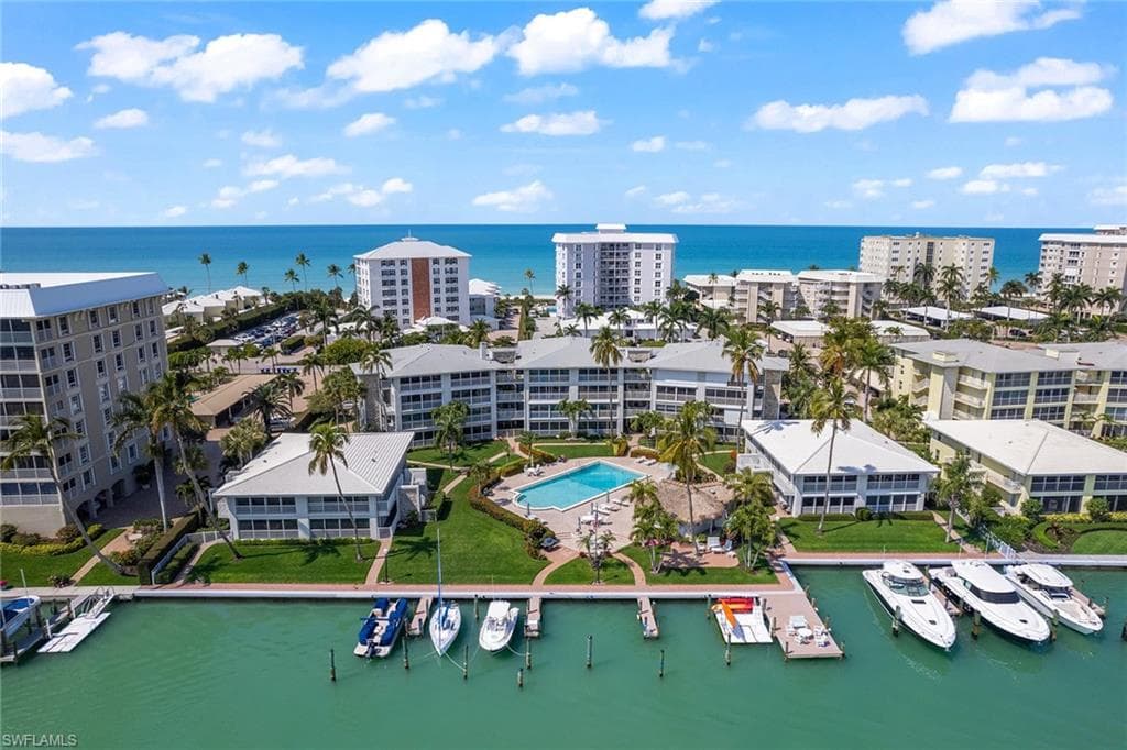 2800 Gulf Shore BLVD N 105 NAPLES, FL 34103
