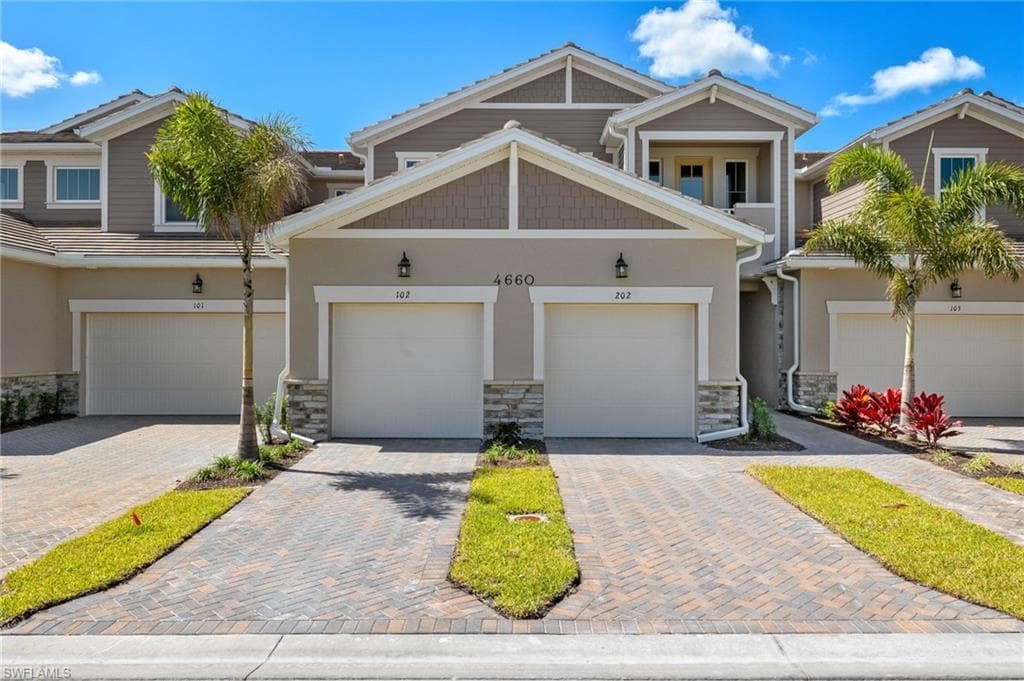 4660 Arboretum CIR 202 NAPLES, FL 34120