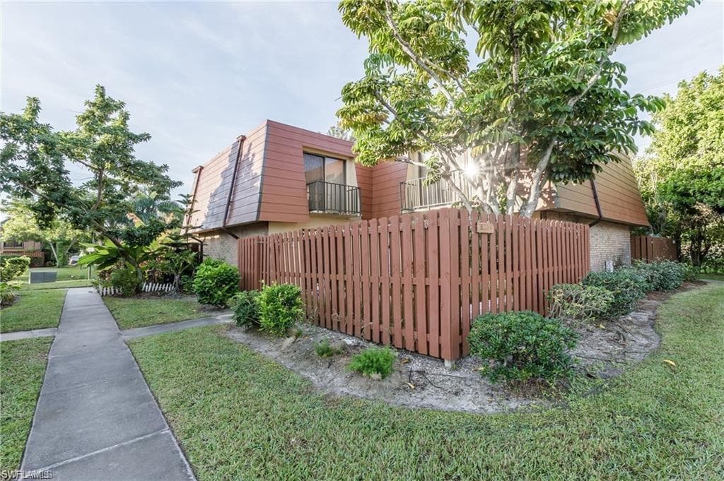 1520 Park Meadows DR 4 FORT MYERS, FL 33907
