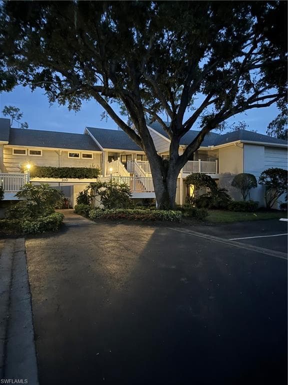 204 Courtside DR B-104 NAPLES, FL 34105
