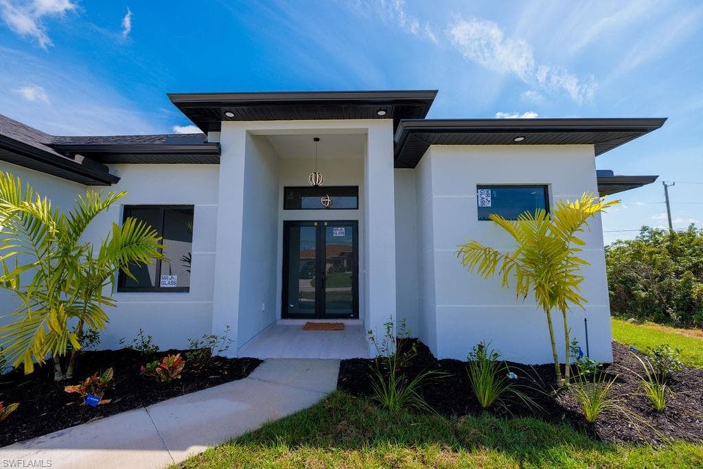 2211 NE 22ND PL CAPE CORAL, FL 33909