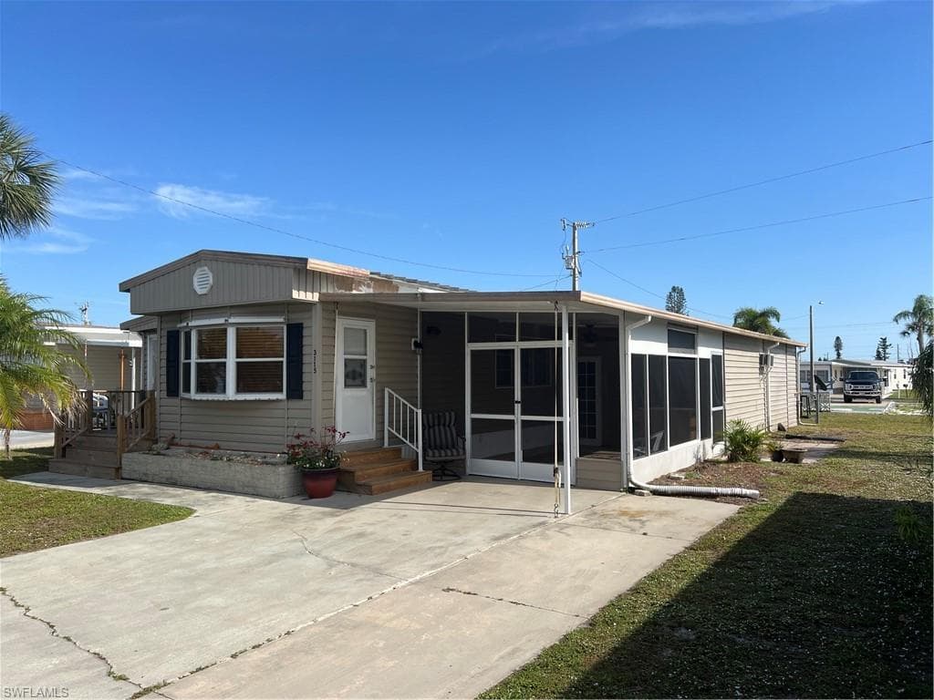 3115 Mercury LN NORTH FORT MYERS, FL 33903