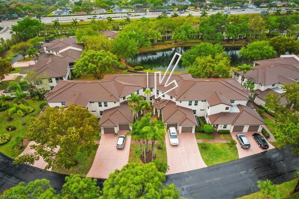 400 Diamond CIR 405 NAPLES, FL 34110