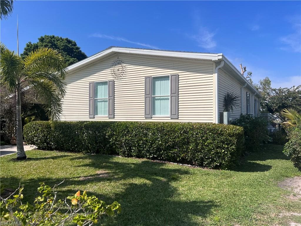 429 Riviera BLVD W NAPLES, FL 34112