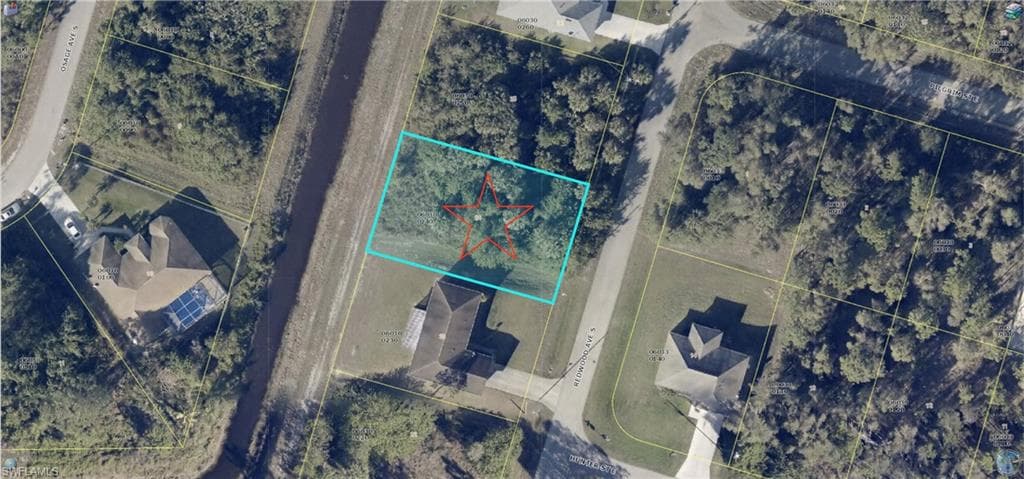 558 Redwood AVE S LEHIGH ACRES, FL 33974
