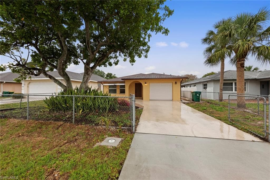 759 96th AVE N NAPLES, FL 34108