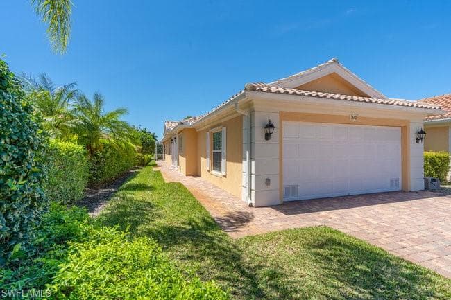 7640 Rozzini LN NAPLES, FL 34114