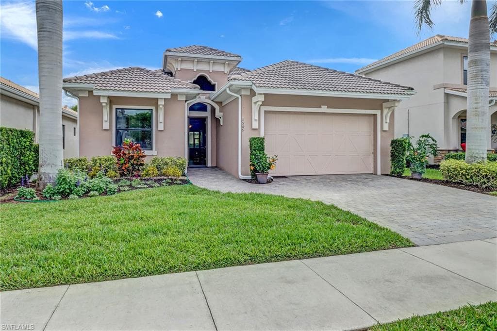 1545 Serrano CIR NAPLES, FL 34105