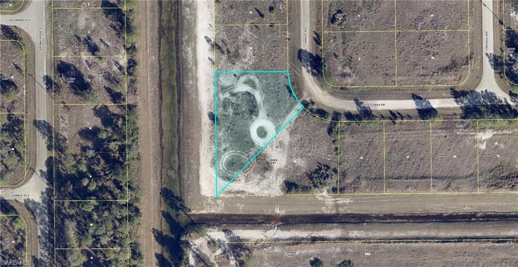 828 Ashley RD LEHIGH ACRES, FL 33974