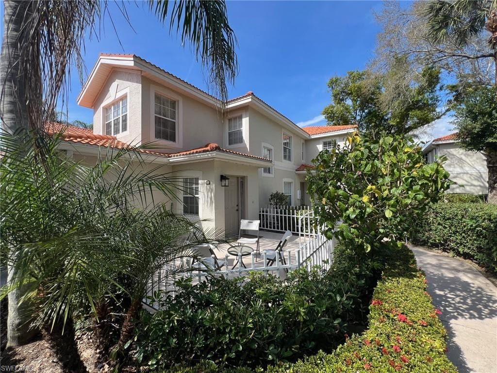 2625 Magnolia Park LN 202 NAPLES, FL 34109