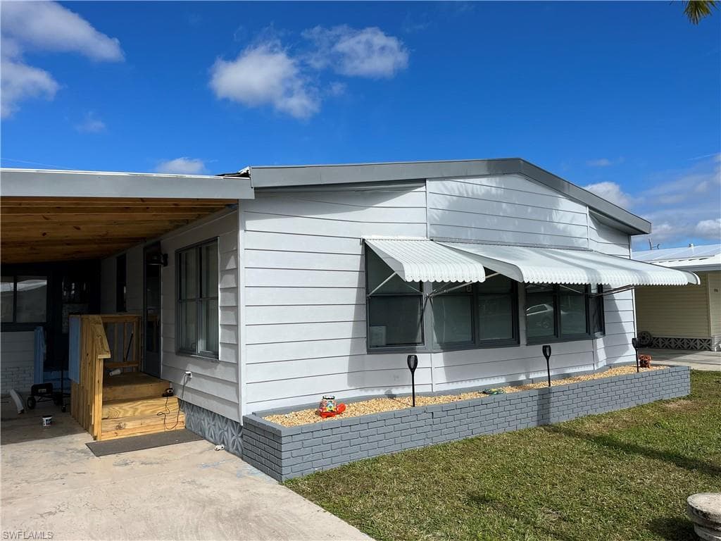 9218 Bonita DR NORTH FORT MYERS, FL 33903