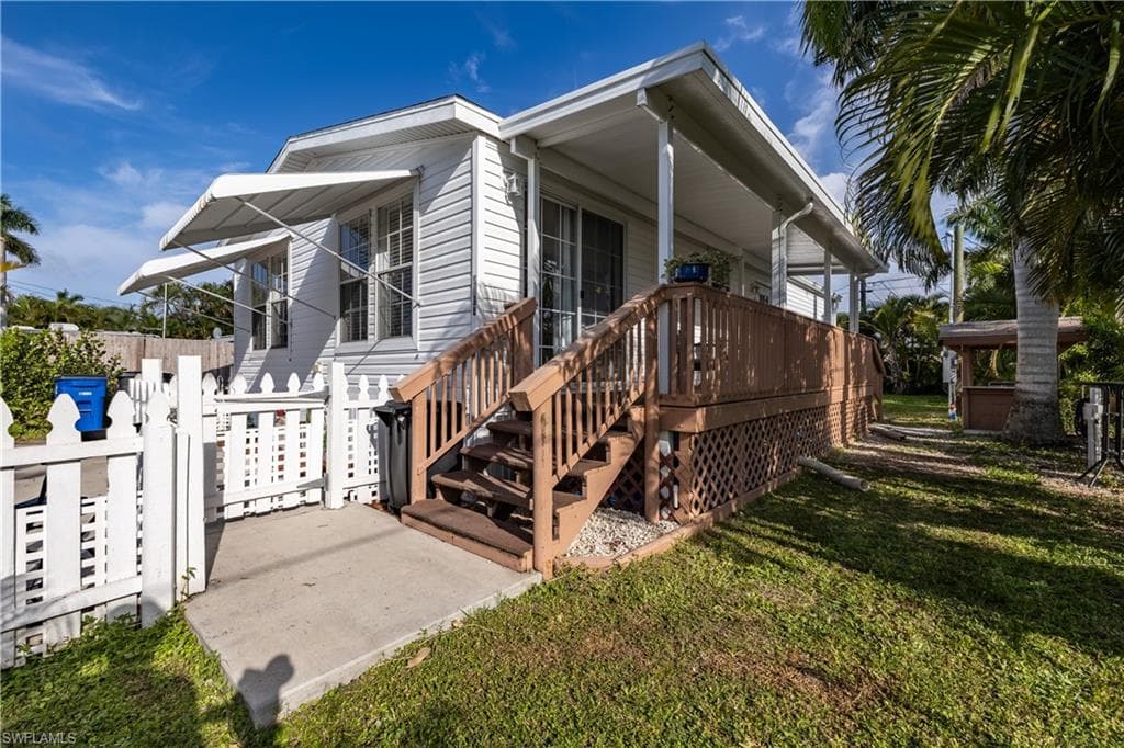 5698 Meadowlark LN BOKEELIA, FL 33922