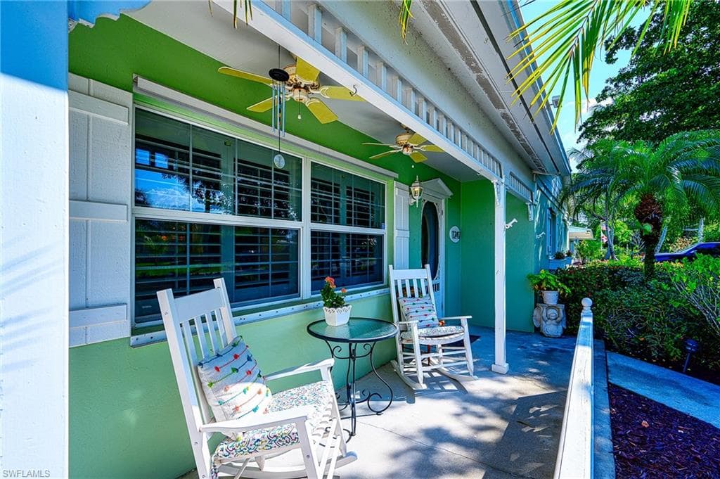 1247 Royal Palm DR NAPLES, FL 34103