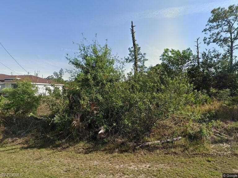 3213 25th ST W LEHIGH ACRES, FL 33971