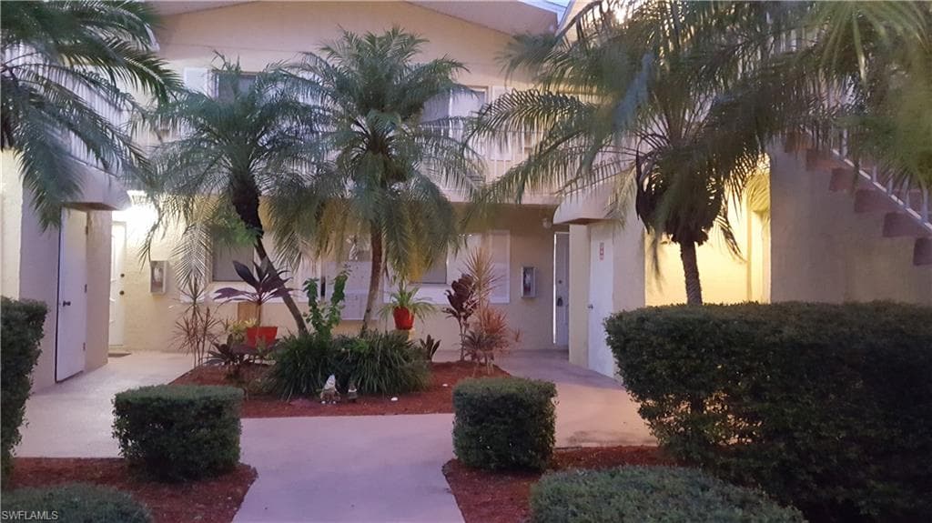 8135 Country RD 201 FORT MYERS, FL 33919