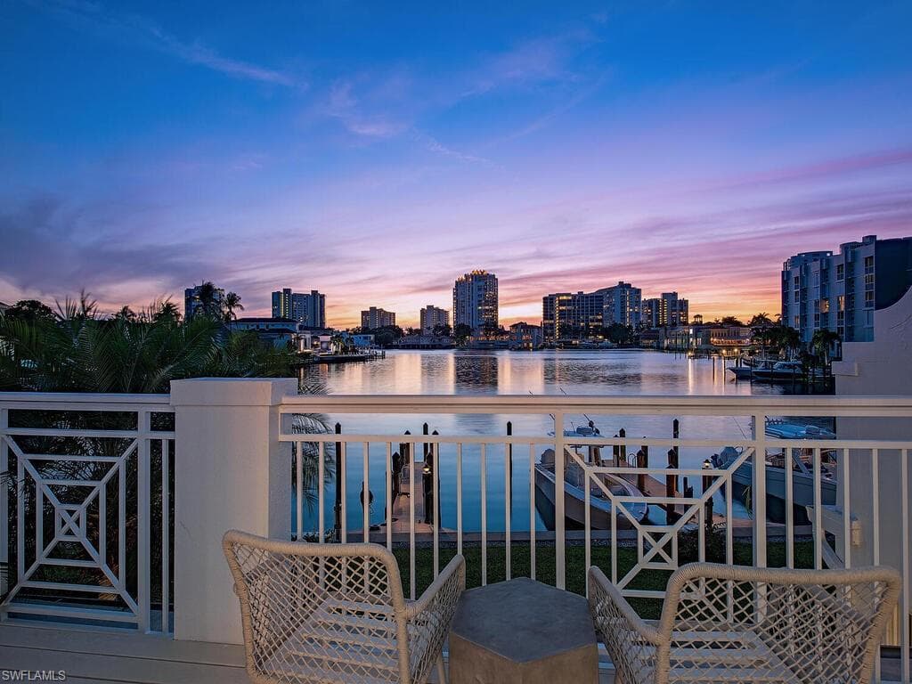 4047 Crayton RD 4047 NAPLES, FL 34103