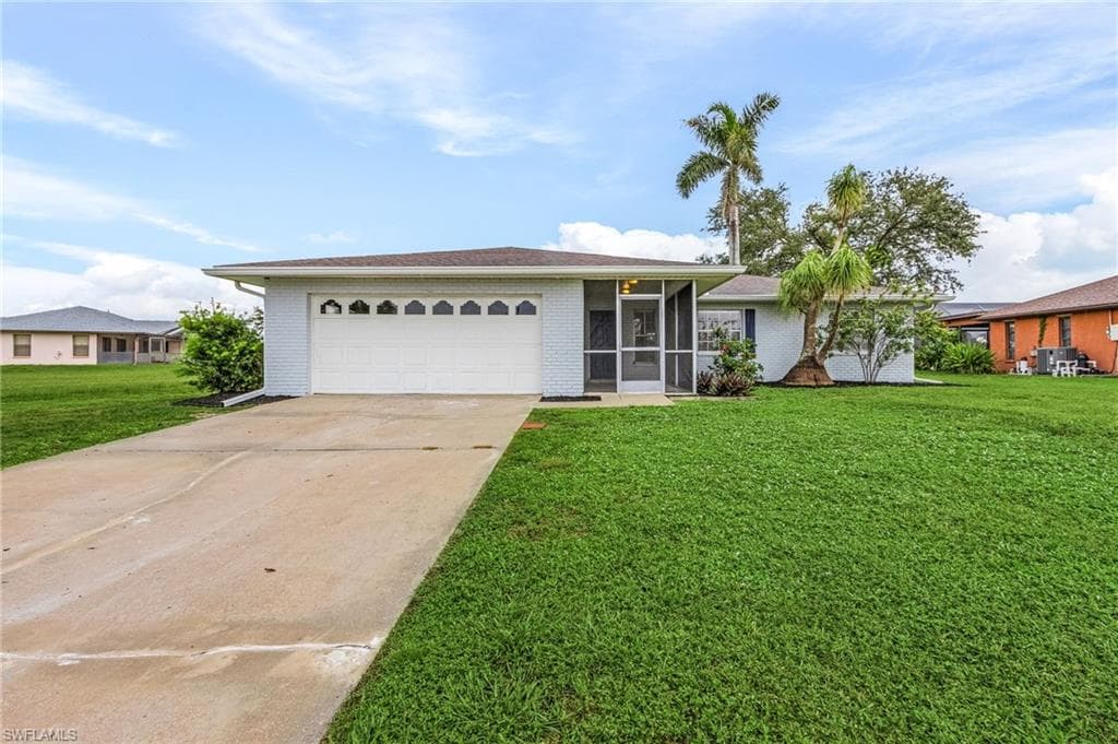 901 SW 15th PL CAPE CORAL, FL 33991
