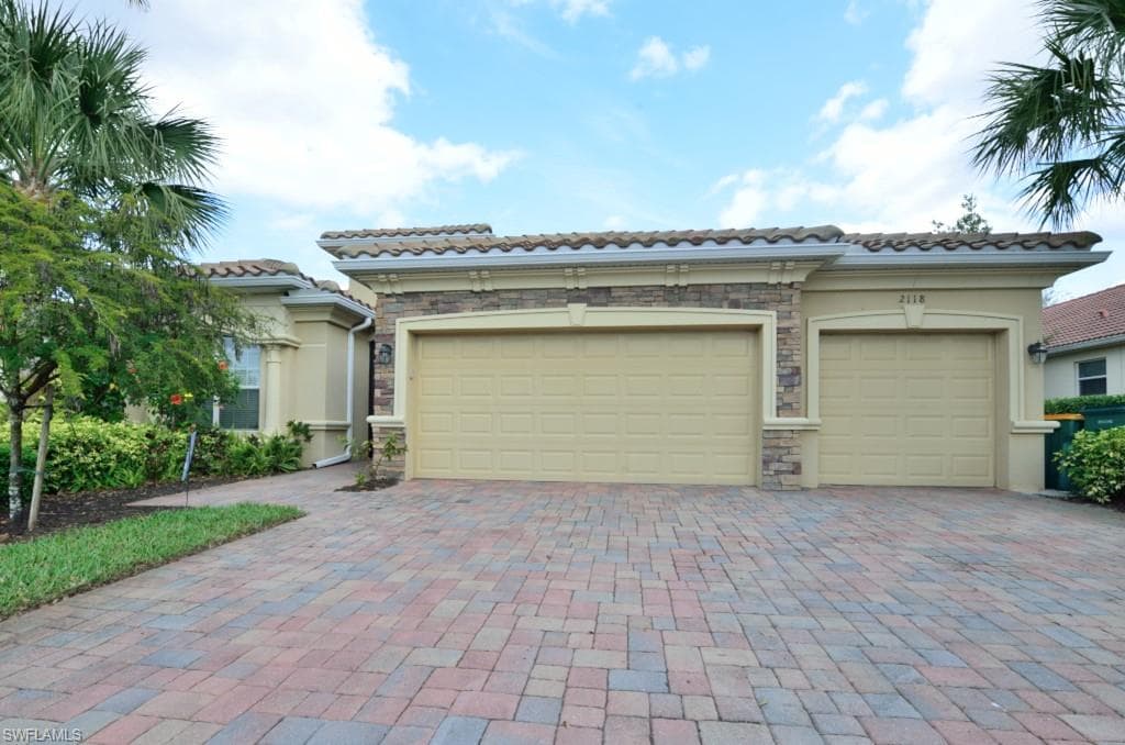 2118 Satsuma LN NAPLES, FL 34120