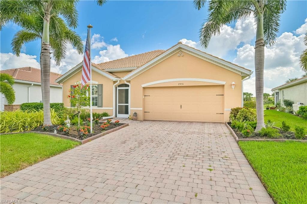 2951 Apple Blossom DR ALVA, FL 33920