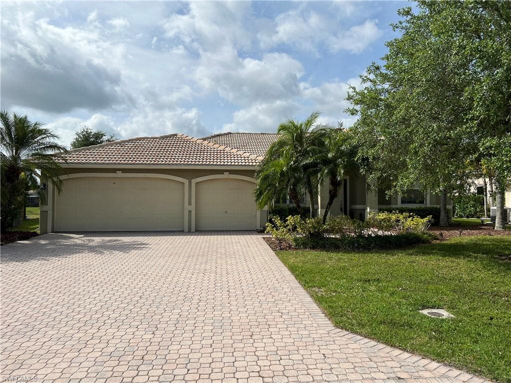 956 Chesapeake Bay CT NAPLES, FL 34120