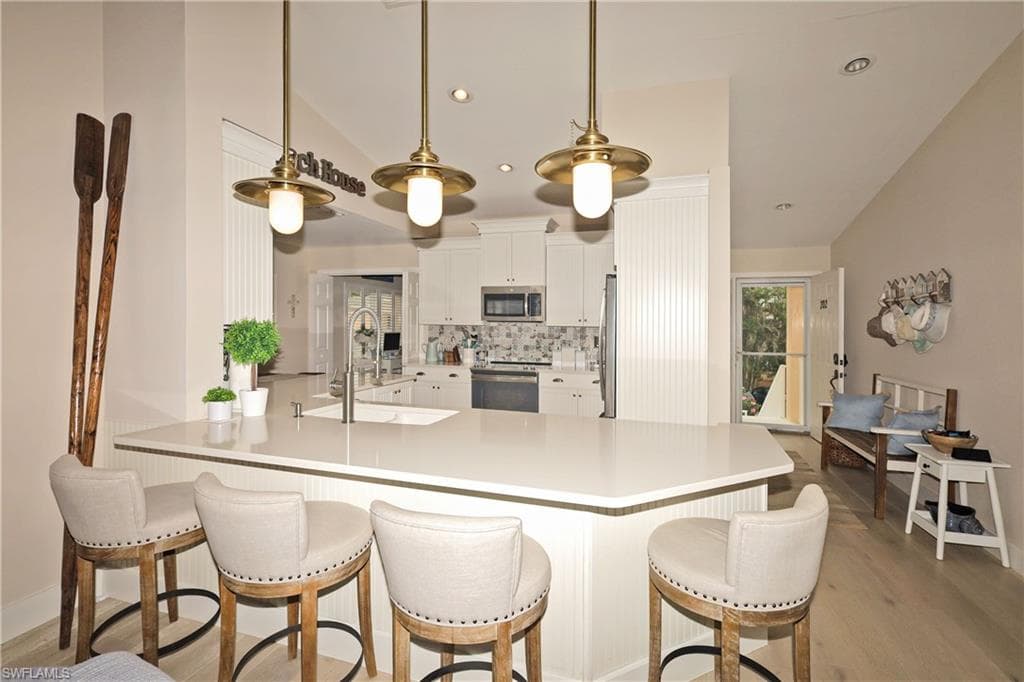 654 Wiggins Lake DR 202 NAPLES, FL 34110