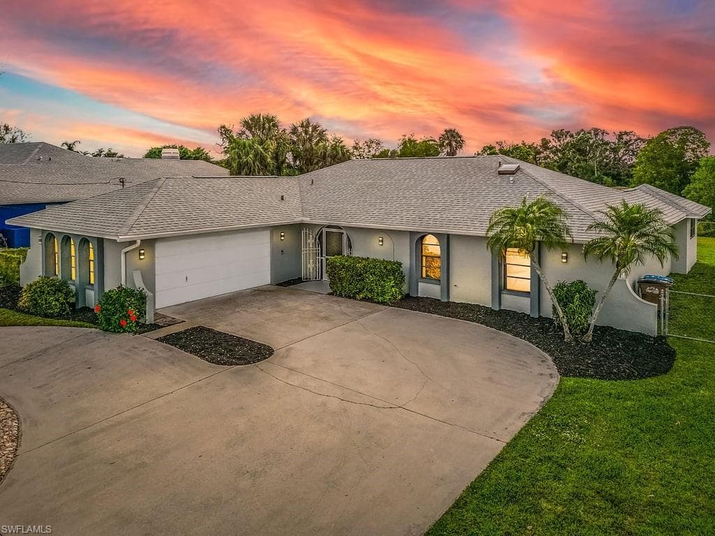 4322 Country Club BLVD CAPE CORAL, FL 33904