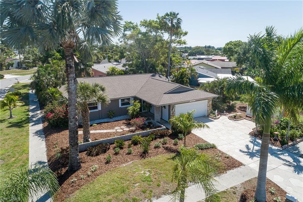 1013 Lake Shore DR NAPLES, FL 34103