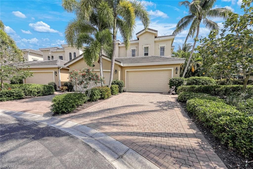 3093 Aviamar CIR 7-104 NAPLES, FL 34114
