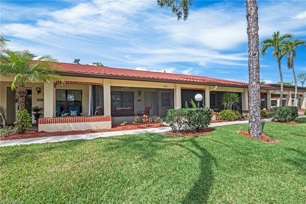 2015 Pine Isle LN 2015 NAPLES, FL 34112