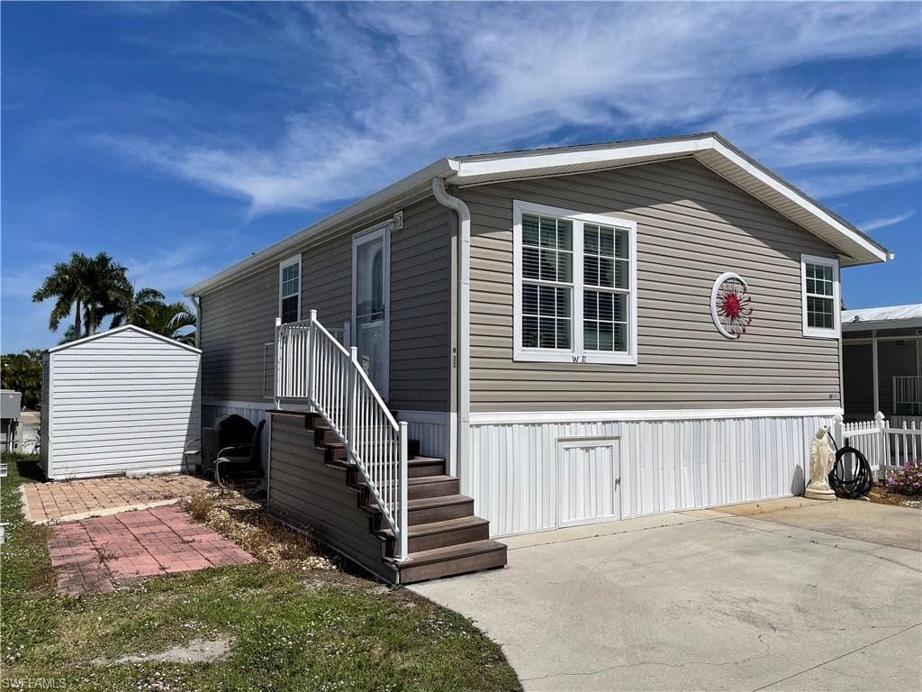 5760 Pink Panther DR FORT MYERS, FL 33908