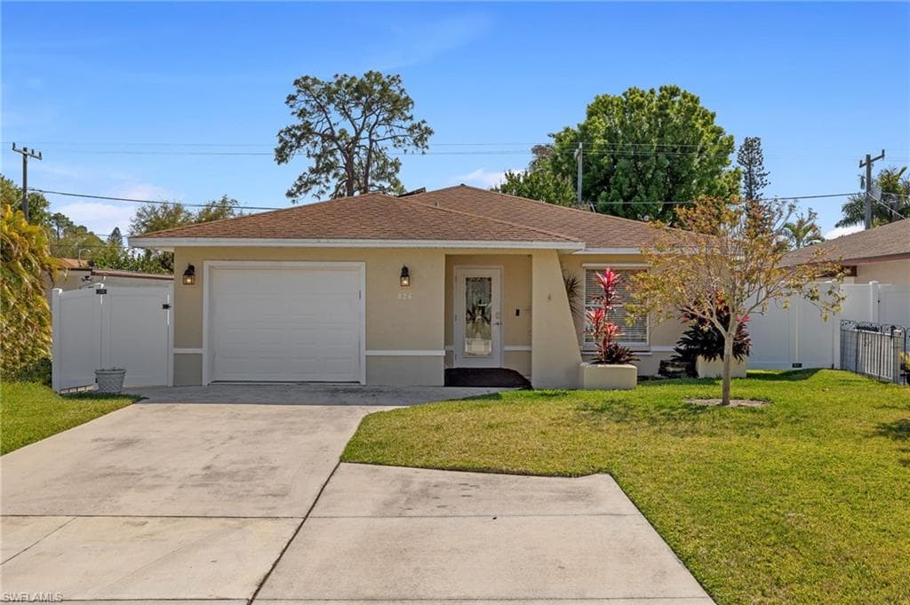 826 95th AVE N NAPLES, FL 34108