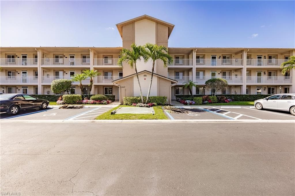 7360 Glenmoor LN 4205 NAPLES, FL 34104