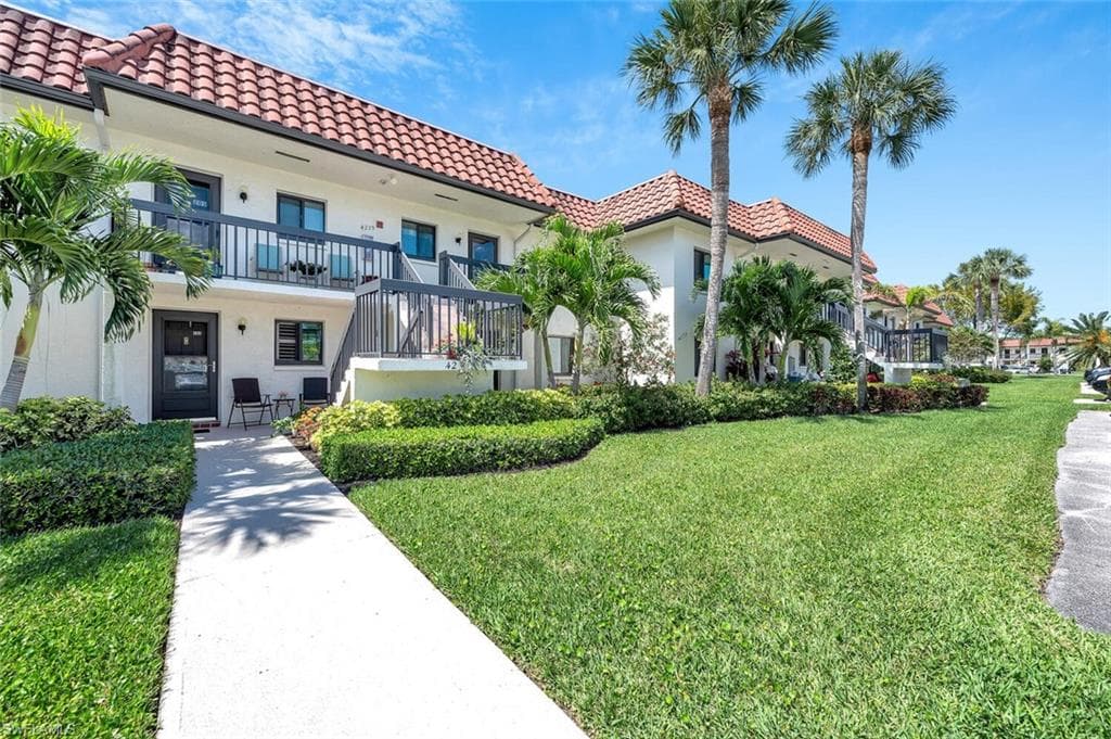 4239 27th CT SW 204 NAPLES, FL 34116