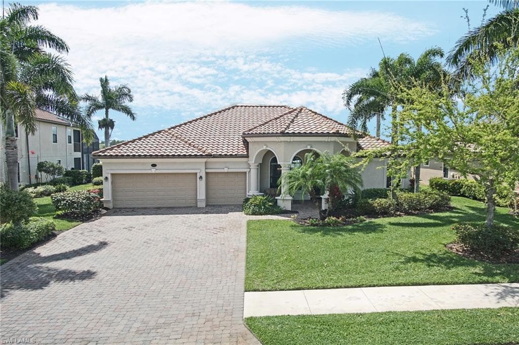 10130 Biscayne Bay LN NAPLES, FL 34120