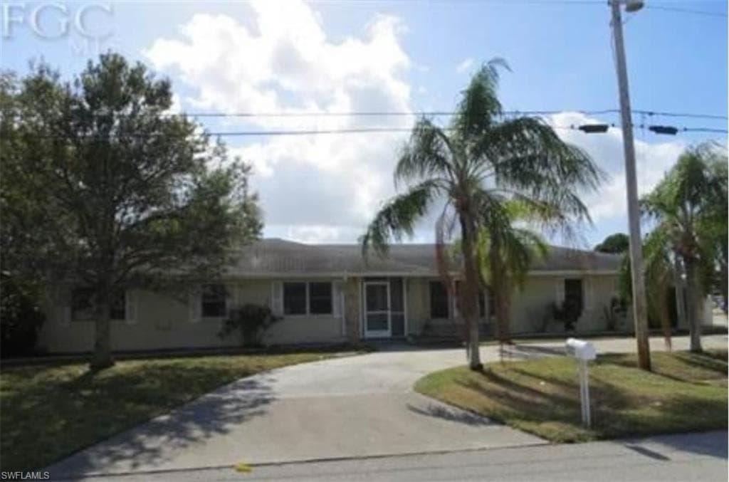 202 30th TER CAPE CORAL, FL 33904