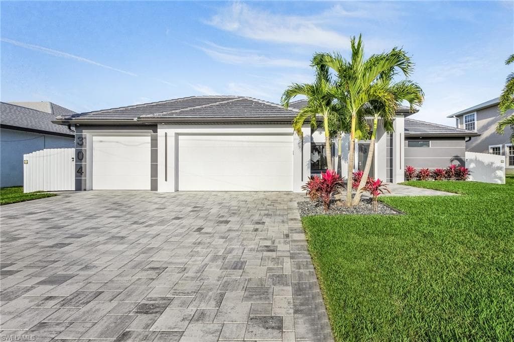 304 5th AVE CAPE CORAL, FL 33990