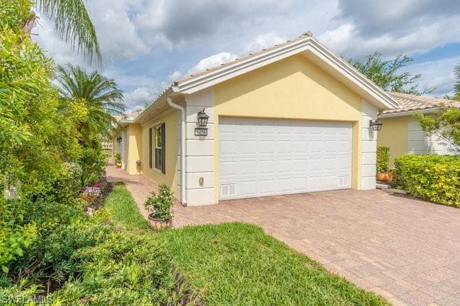 8456 Borboni CT NAPLES, FL 34114