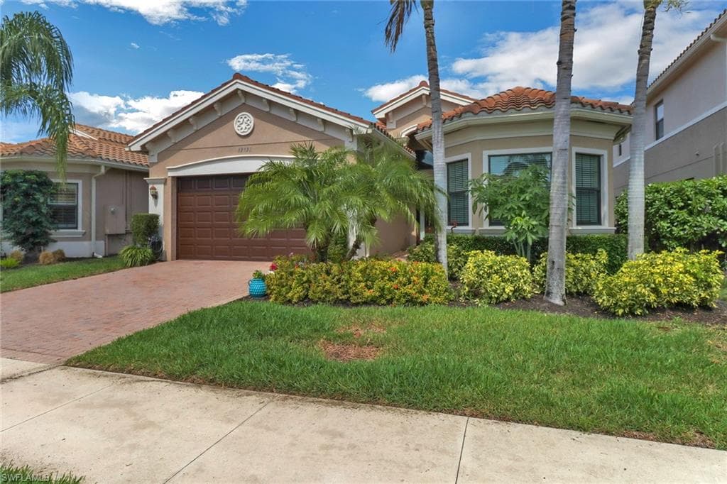 13836 Luna DR NAPLES, FL 34109