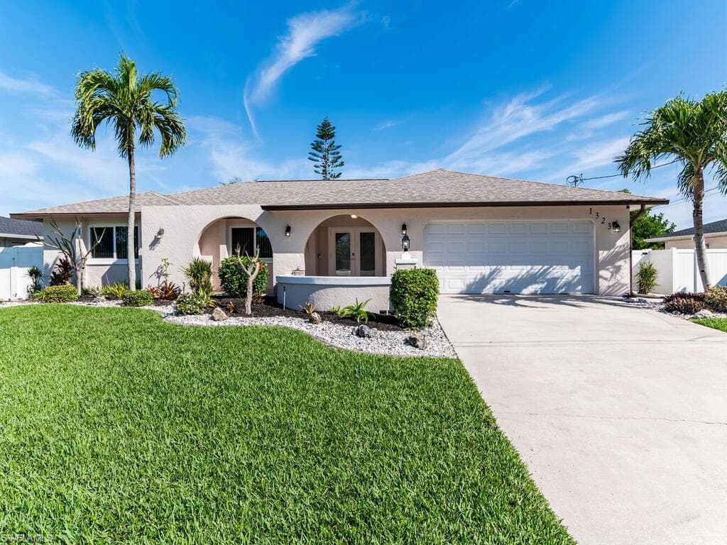 1323 24th ST CAPE CORAL, FL 33990