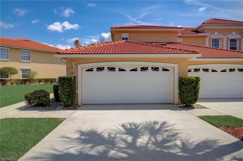 13811 Eagle Ridge Lakes DR 201 FORT MYERS, FL 33912