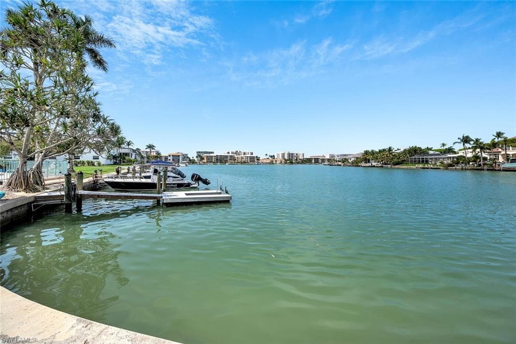 383 Harbour DR 104 NAPLES, FL 34103