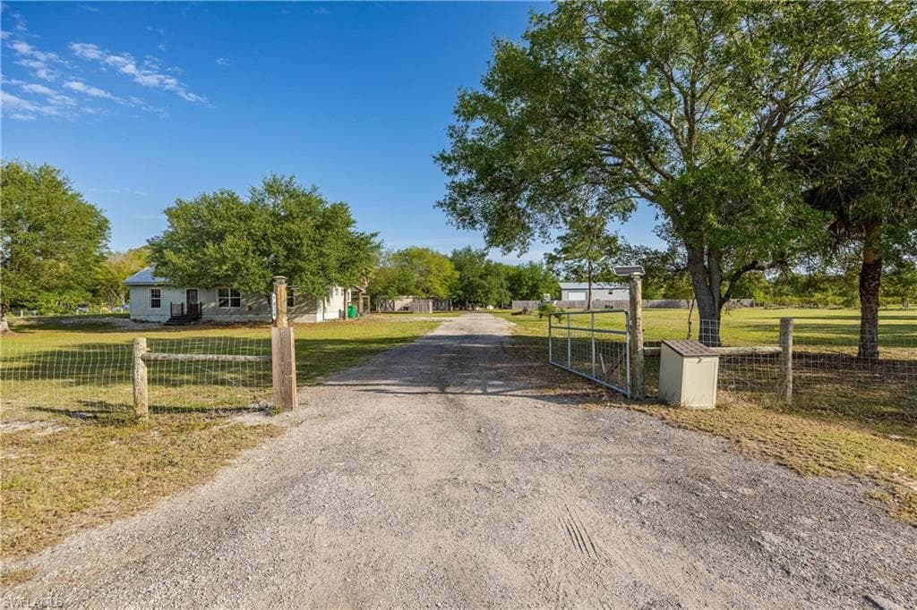 7824 21st TER LABELLE, FL 33935