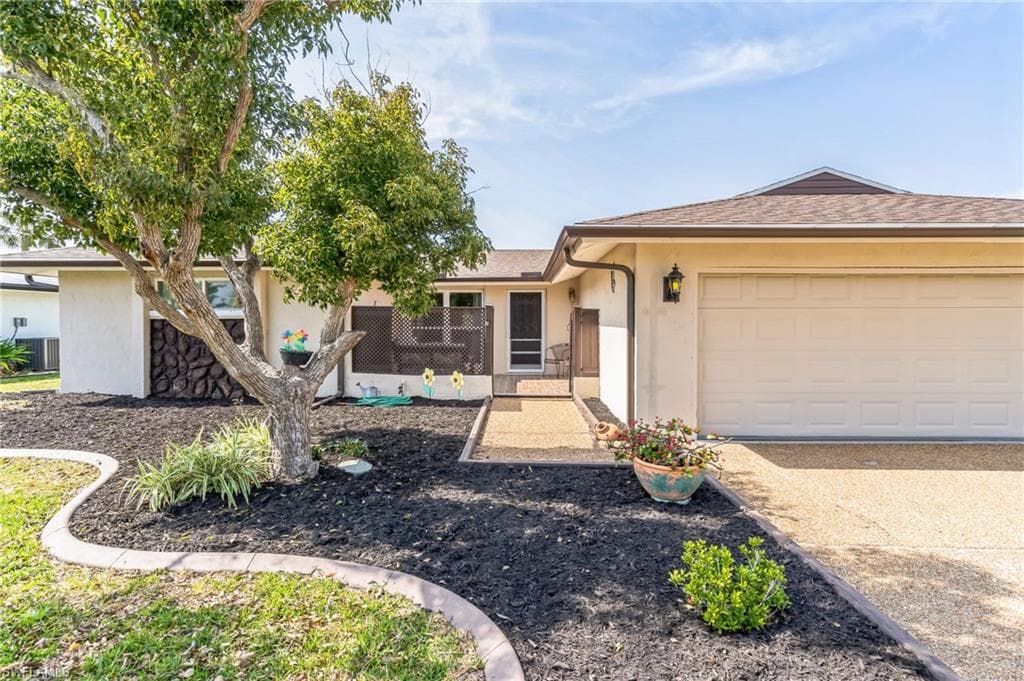 44 Caddy RD ROTONDA WEST, FL 33947