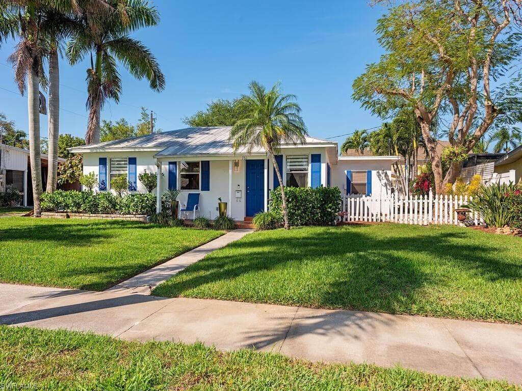 761 11th ST N NAPLES, FL 34102