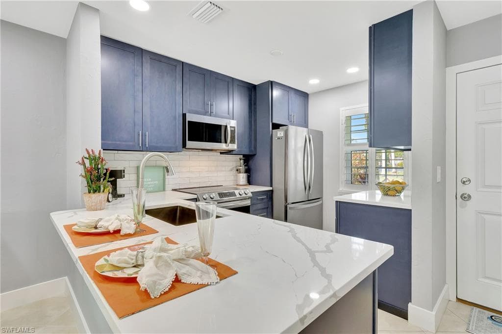 1073 Pine Isle LN 1073 NAPLES, FL 34112