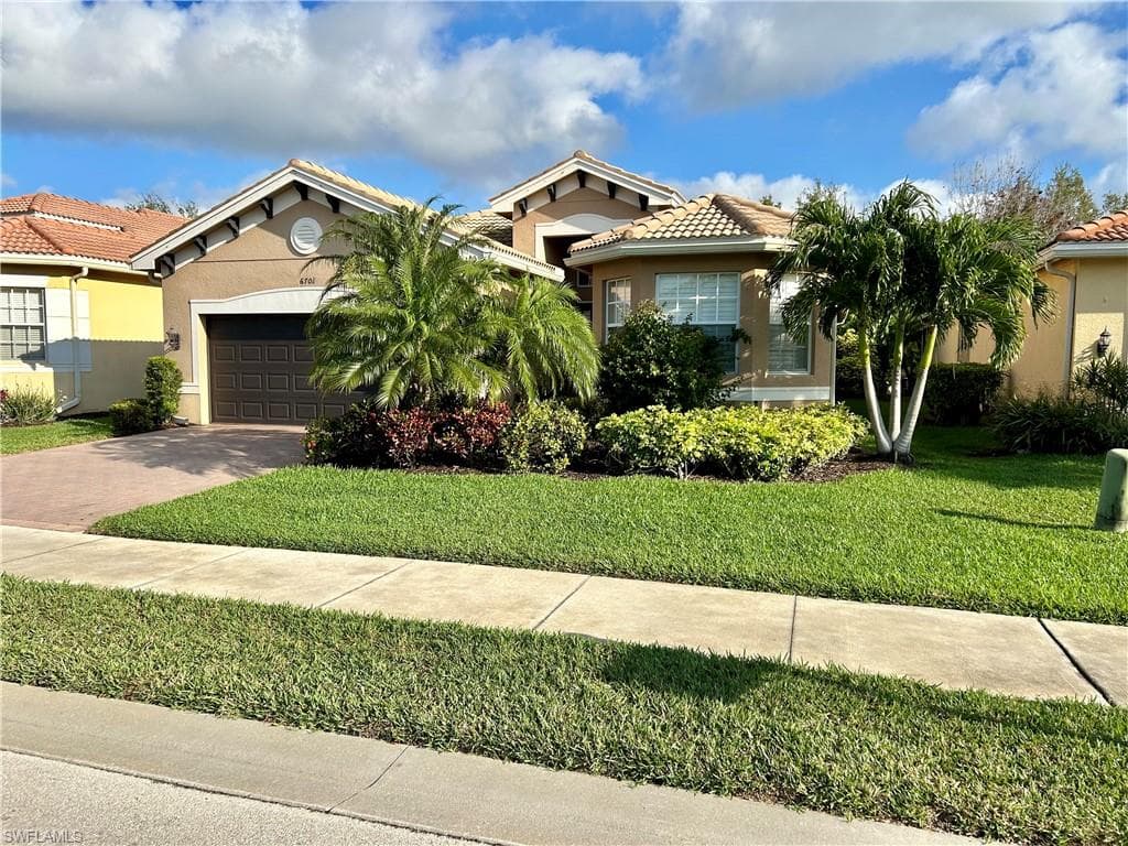 6701 Marbella LN NAPLES, FL 34105