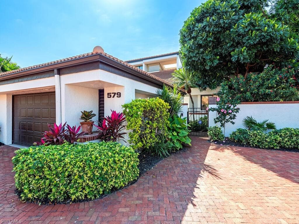 579 Bay Villas LN 91 NAPLES, FL 34108