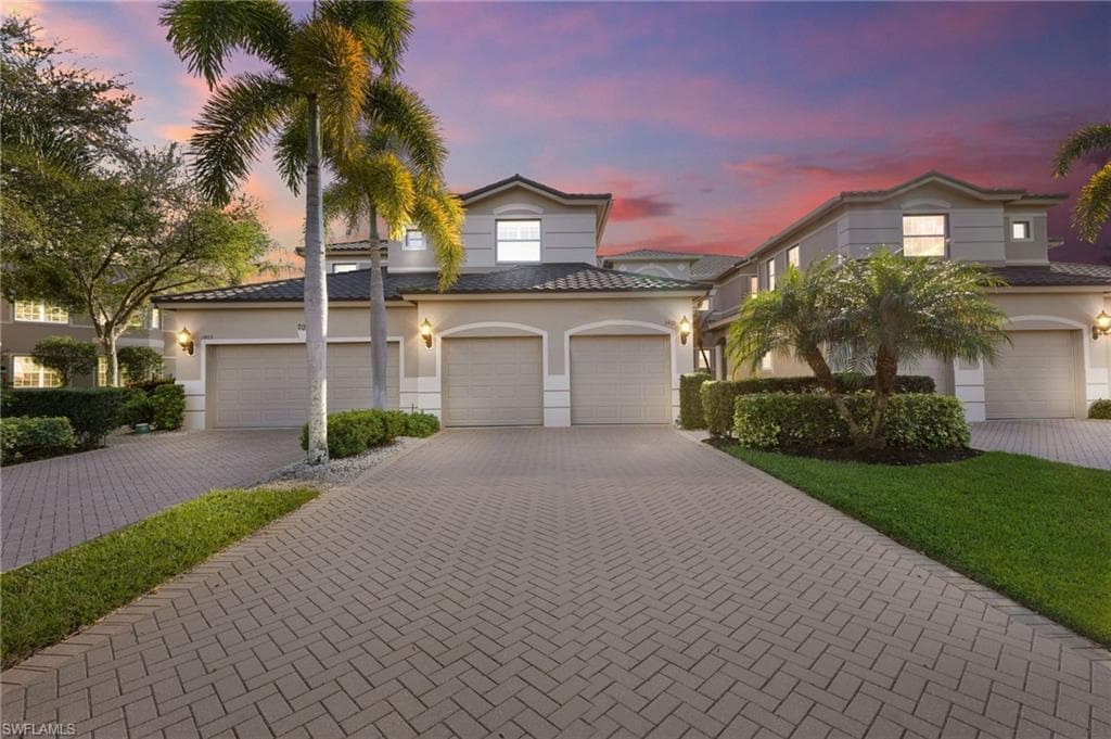 706 Regency Reserve CIR 3401 NAPLES, FL 34119