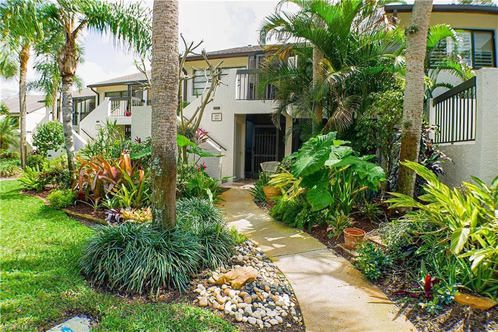 1804 Kings Lake BLVD 3-103 NAPLES, FL 34112