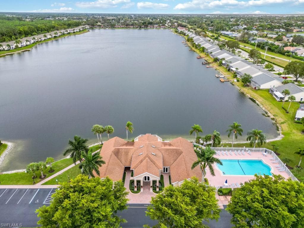 3240 Crown Pointe BLVD W 101 NAPLES, FL 34112